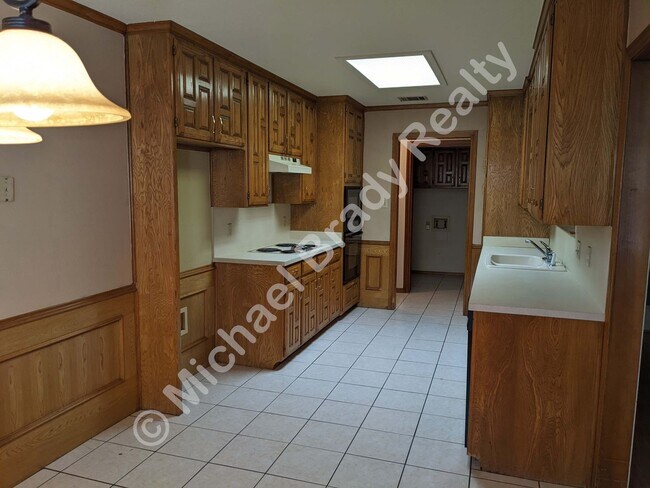 Building Photo - Beautiful home