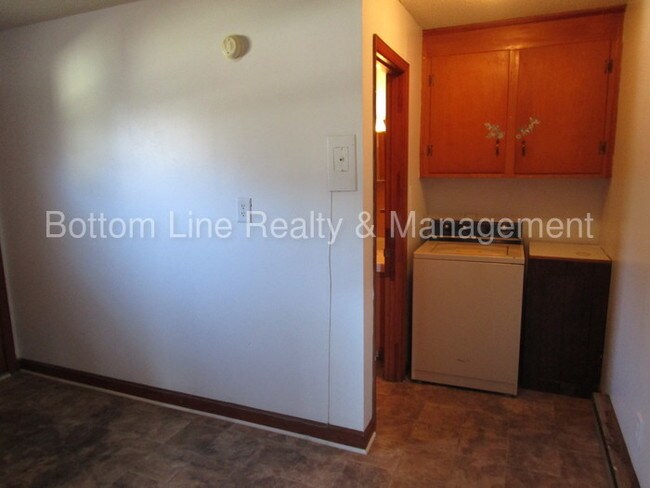 Building Photo - 7114 Mack St