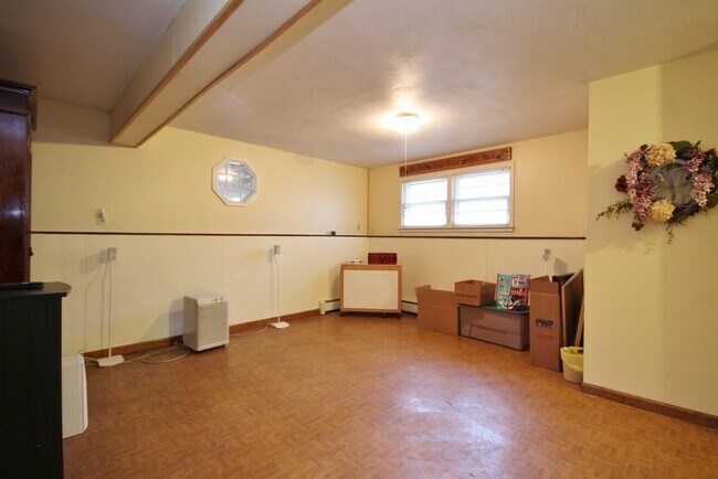 Building Photo - 1432 E Mombasha Rd