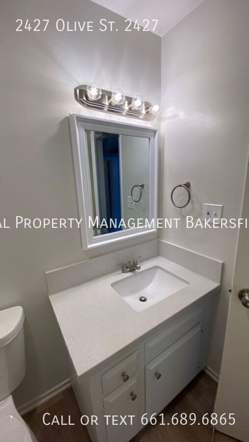 Building Photo - 2427 Olive St