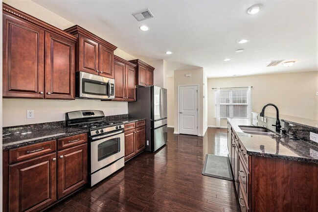 Building Photo - 349 Drayton Pl Dr