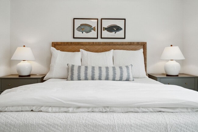 Building Photo - Fully Furnished 2BR Condo with Designer Touches in Shelmore Village