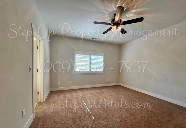 Building Photo - Elegant and Spacious 3-Bedroom Home with Modern Upgrades!