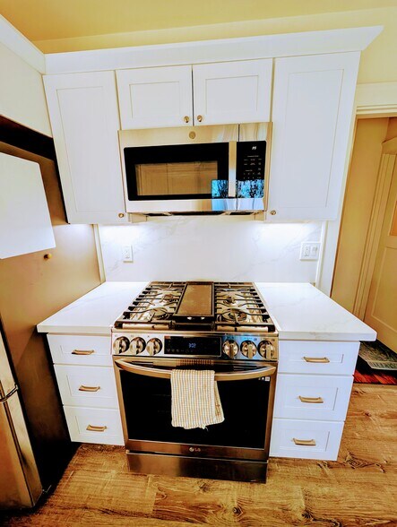 Kitchen - 2543 NE 31st Ave