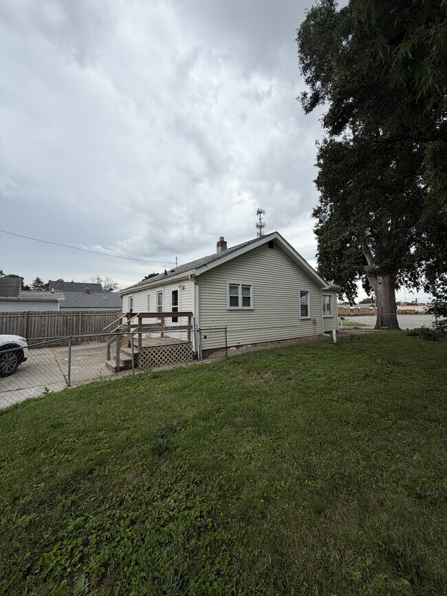 Building Photo - 1412 N Harris Ave