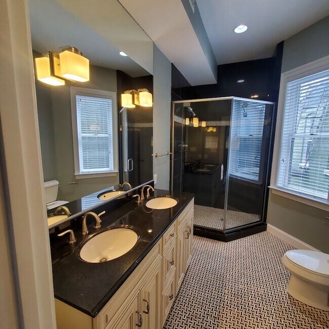 Building Photo - 143 S. Linwood Ave/4 Bed, 4.5 Bath TH in P...