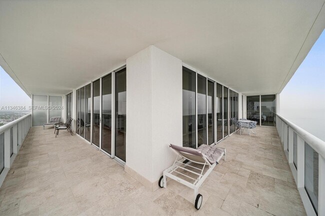 Building Photo - 1830 S Ocean Dr