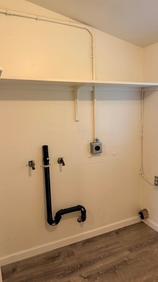 Building Photo - 924 E Yosemite Ave