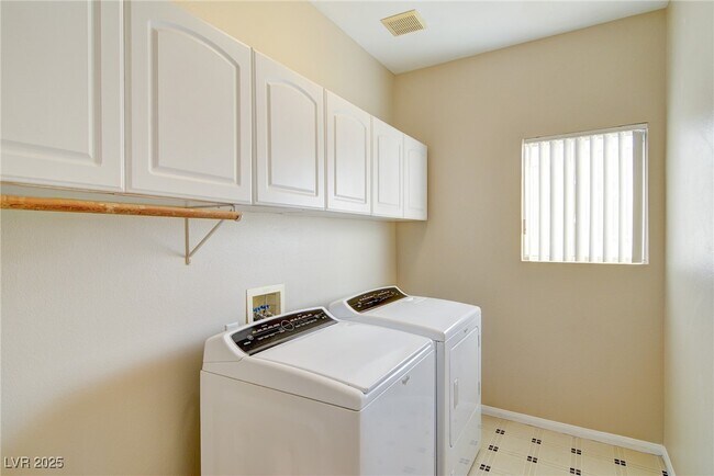 Building Photo - 520 Curtin Ct