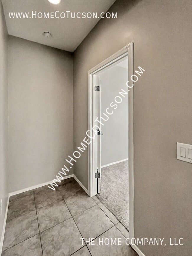 Building Photo - 7140 S Via Gaucho Viejo