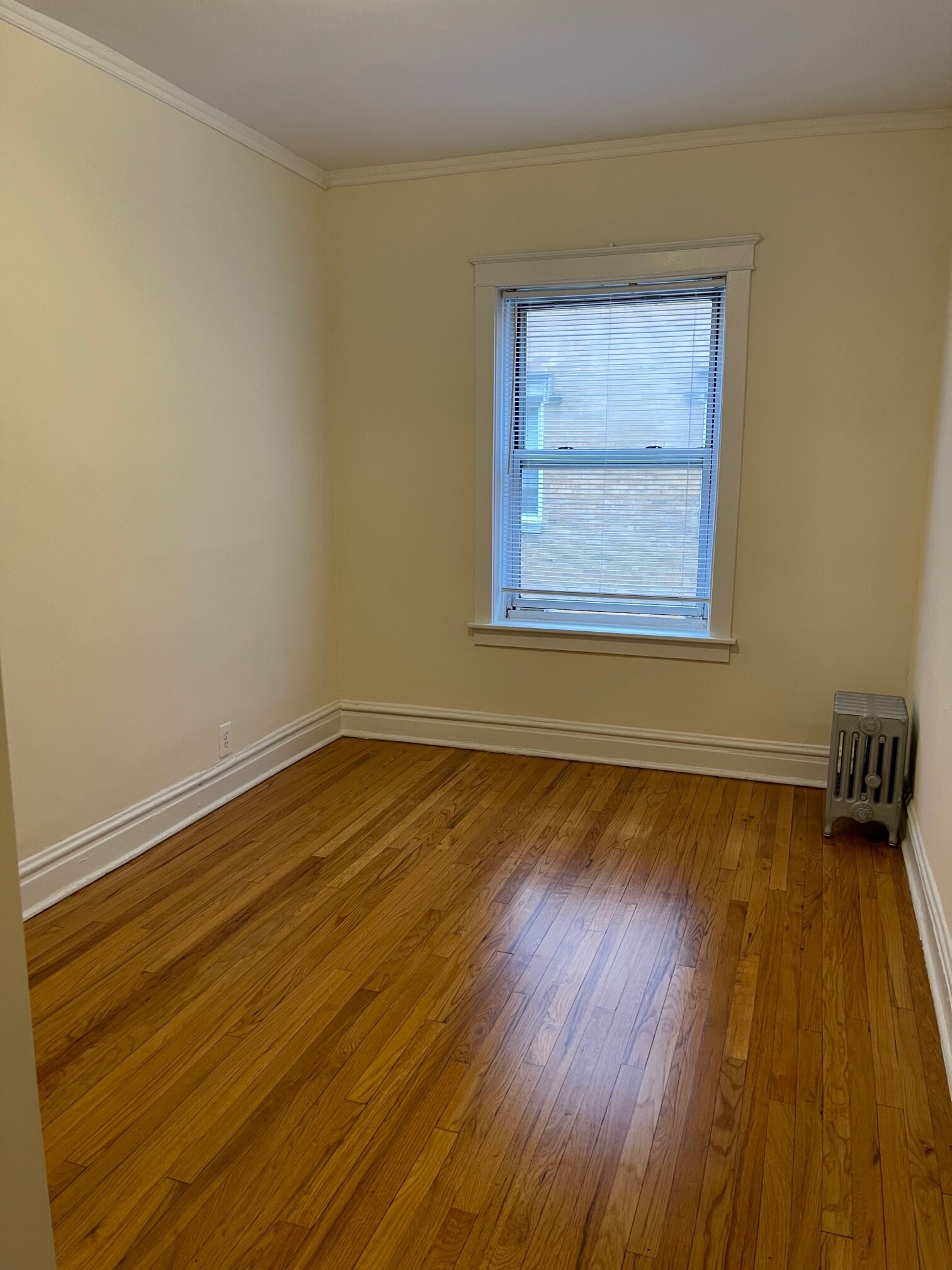 Building Photo - 6962 N Sheridan Rd