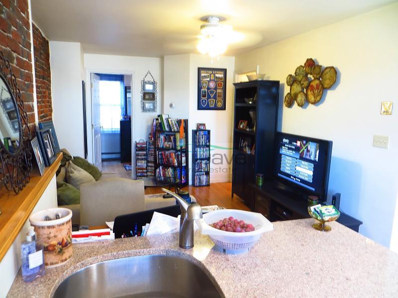 Building Photo - 73 Hudson St