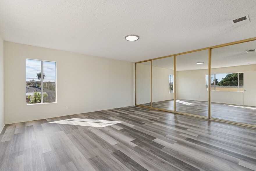 master with wall of closets - 4109 Beethoven St