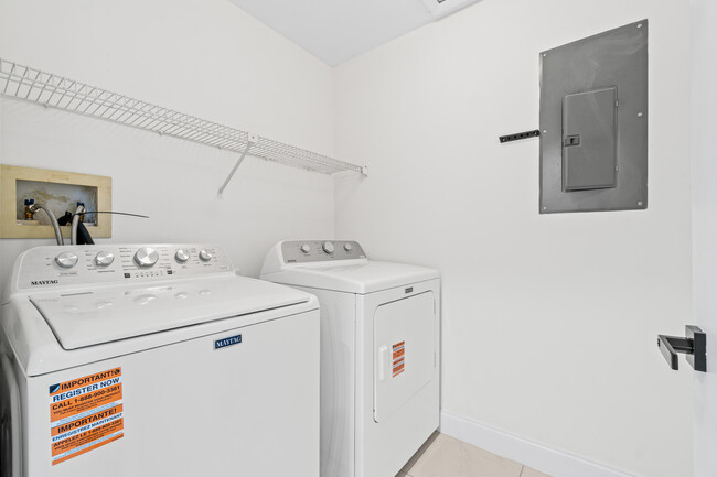 Building Photo - 5054 Golfview Ct
