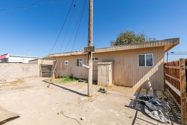 Building Photo - Cozy 1-Bedroom Retreat with Spacious Yard & Open Living Layout * COMING SOON *