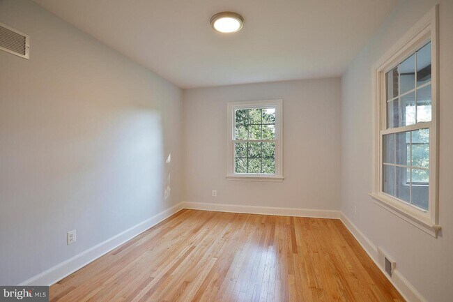 Building Photo - 316 Farm Rd