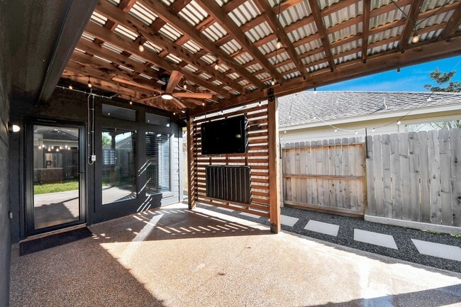 Building Photo - 27427 Channing Springs Dr