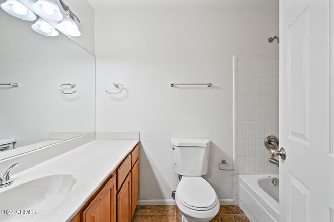 Building Photo - 2602 W Winchcomb Dr