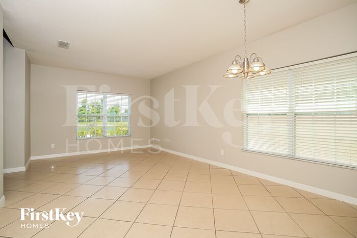 Building Photo - 4877 Rockvale Dr
