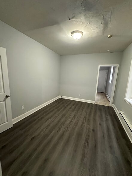 Building Photo - 1948 E Monmouth St