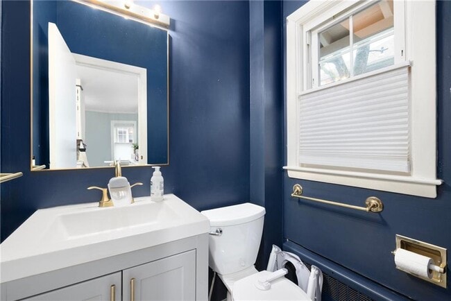 Building Photo - 422 Wayland Ave