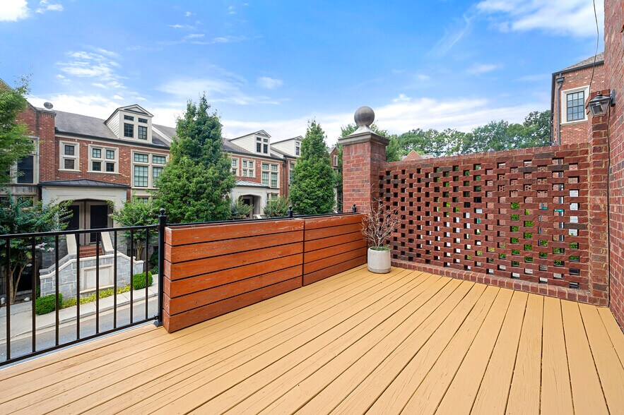 Building Photo - 2920 Hermance Dr NE