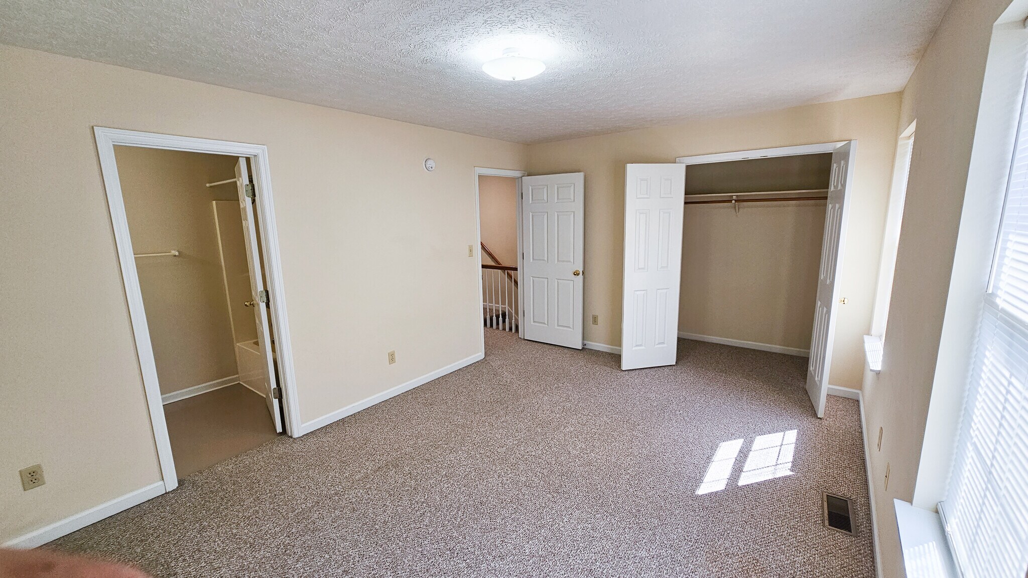 Building Photo - 140 Bright St