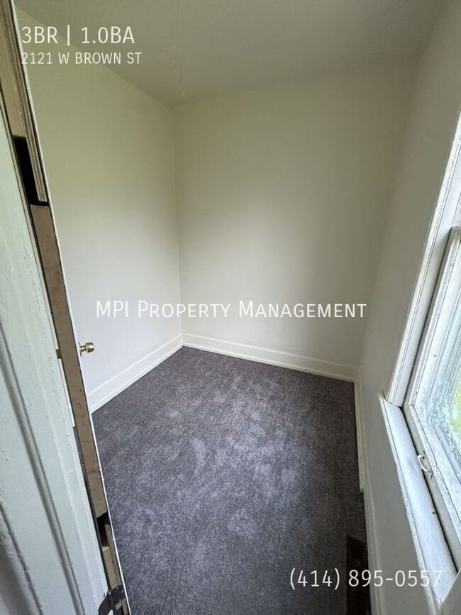 Building Photo - 2121 W Brown St