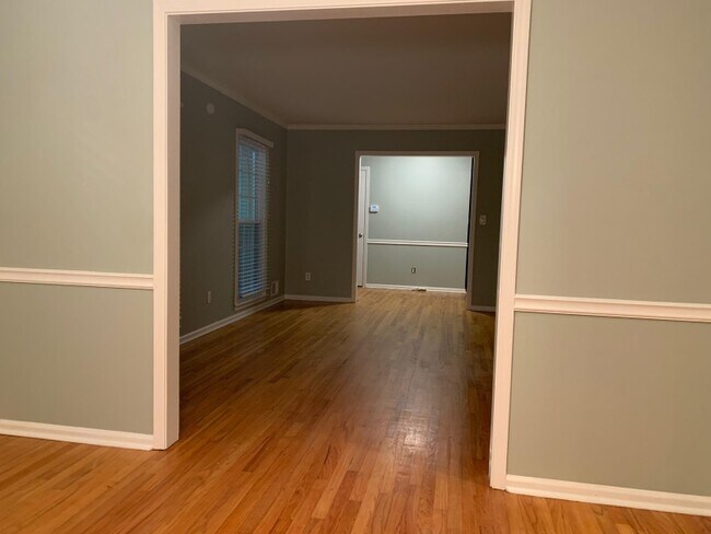 Building Photo - 350 Hollyberry Dr