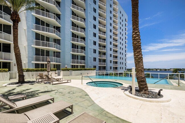 Building Photo - 1551 N Flagler Dr