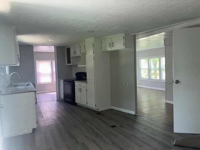 Building Photo - 476 Stallion Ct