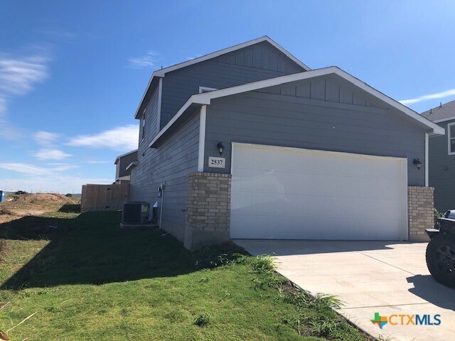 Building Photo - 2537 Ayers Dr