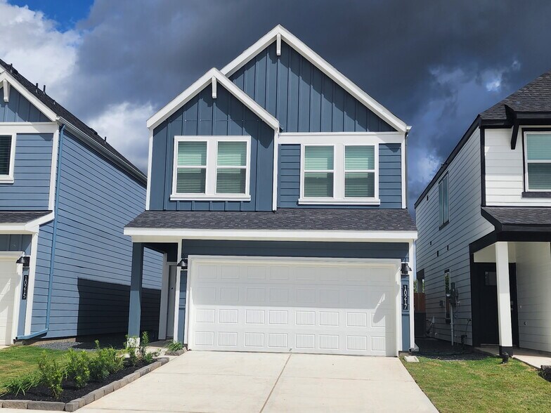 Primary Photo - 10217 Berkeley Springs Trl