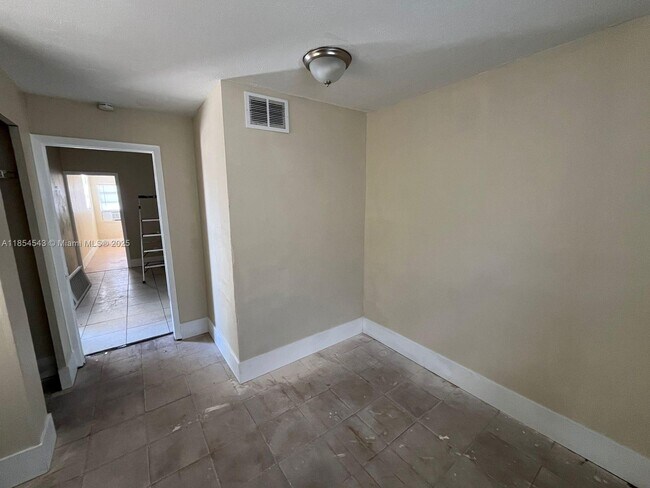 Building Photo - 1221 Miner Rd