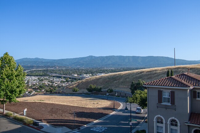Building Photo - 749 Batista Dr