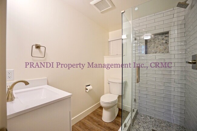 Building Photo - Completely Renovated Large Novato Home in ...