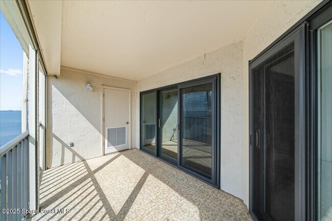 Building Photo - 3220 River Villa Way