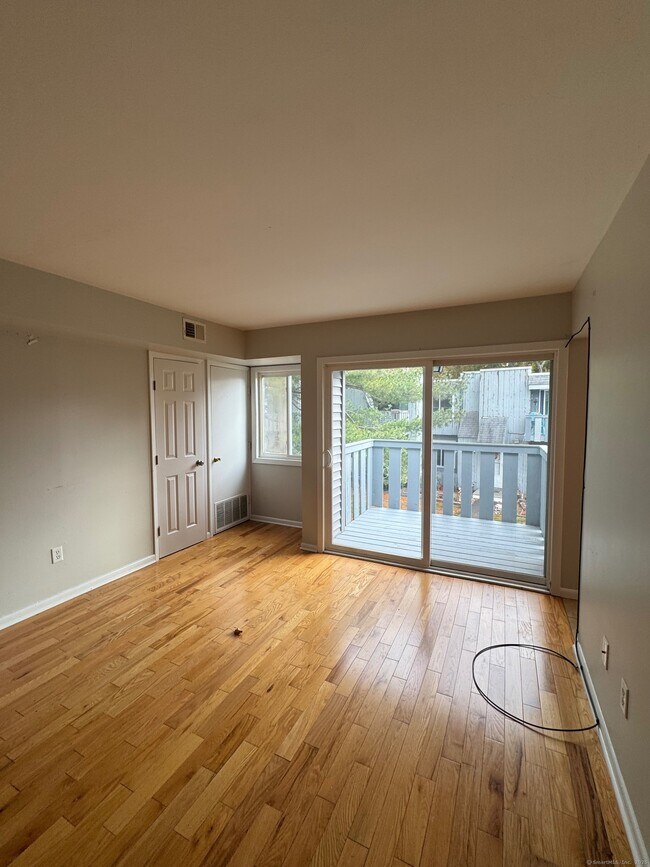 Building Photo - 12 Cedar Ct