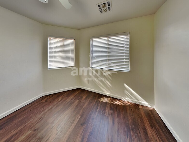 Building Photo - 7659 S Meadow Spring Way