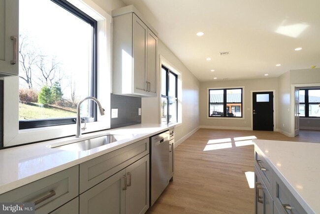 Building Photo - 106 Elly Dr