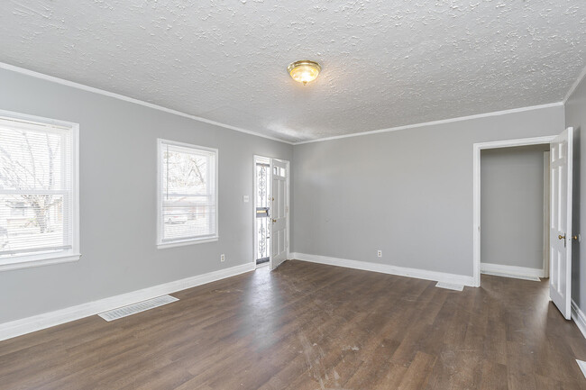 Building Photo - 418 Morrison Ave