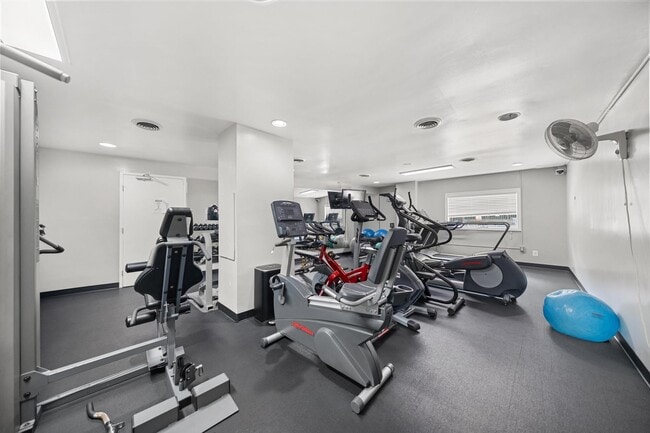 Building Photo - 5300 Columbia Pike