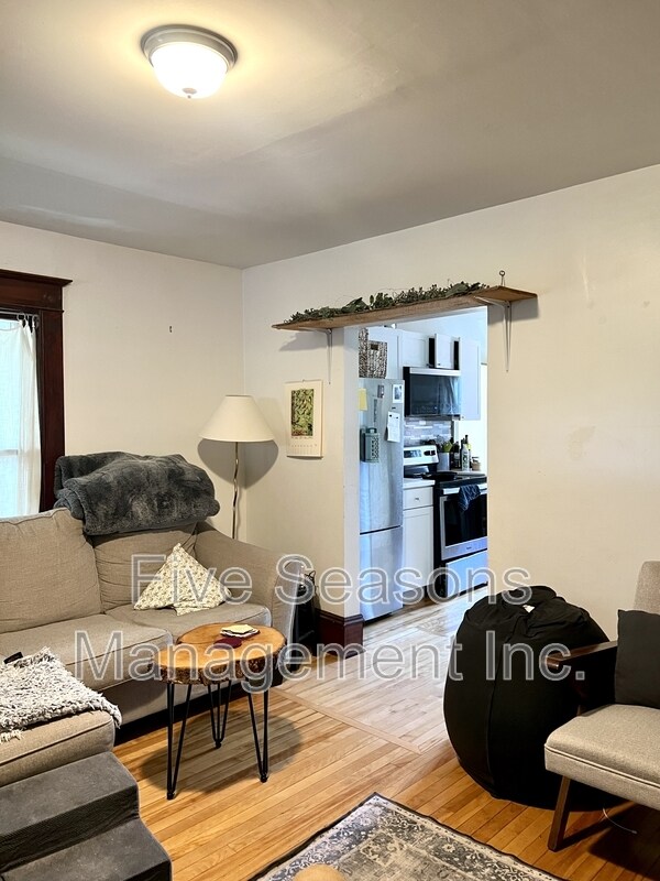 Building Photo - 369 S Winooski Ave