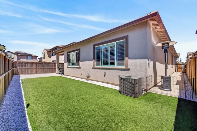 Building Photo - 5685 Sailrock St
