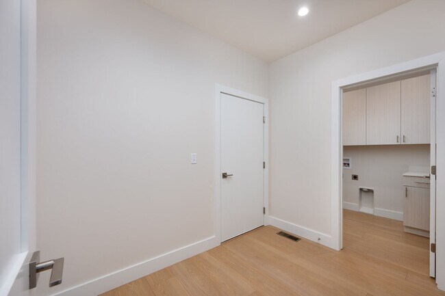 Building Photo - 4 Bed, 3 Bath - New build in Westpost, Belgrade