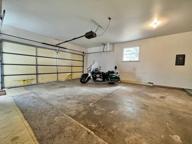 Building Photo - Peaceful Country Living | Mountain Views + Spacious 2 Bed Retreat