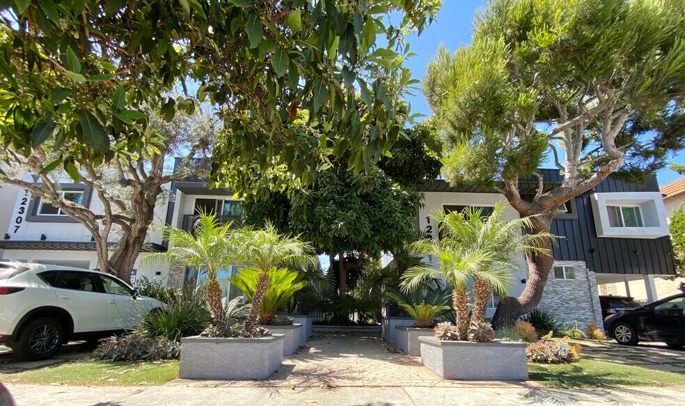 Primary Photo - 12301-12307 Pacific Ave