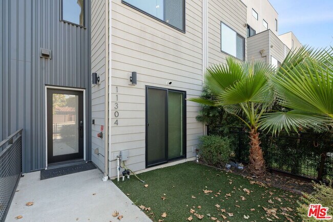 Building Photo - 11304 Victory Blvd