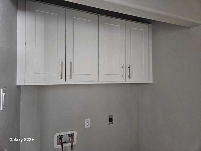 Building Photo - CHARMING NEWER CONTEMPORARY 3 BED/2 BATH A...