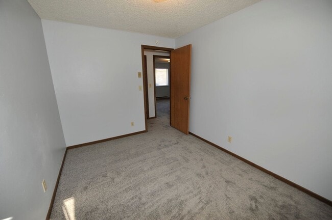 Building Photo - 3 bed 2 bath rancher duplex close to Hayden Lake